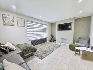 WINDSOR COURT- click for photo gallery